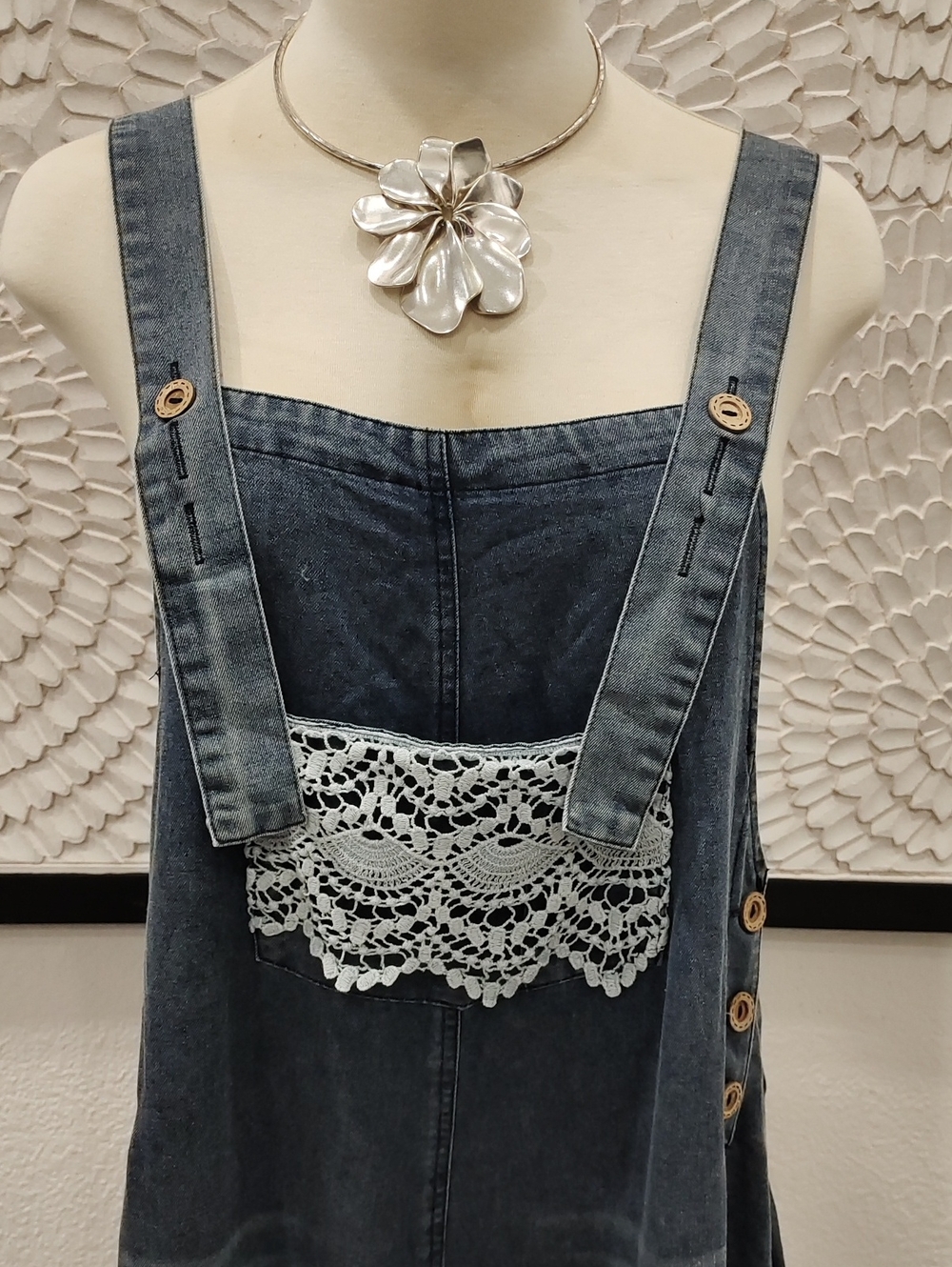 Boho crochet Ruffle Distressed Overalls - Picture 4 of 7